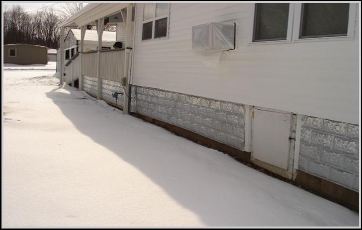 Metal mobile home skirting application in Carrollton, OH